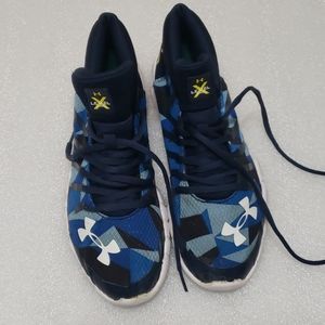 UNDER AMOUR ART 1278754-011